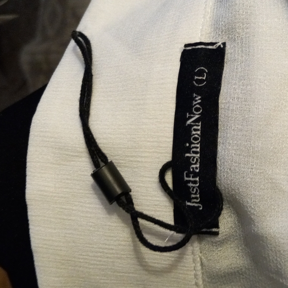 NWOT Just Fashion Now Spring Floral Top V Neck.     Size Large - Picture 7 of 9